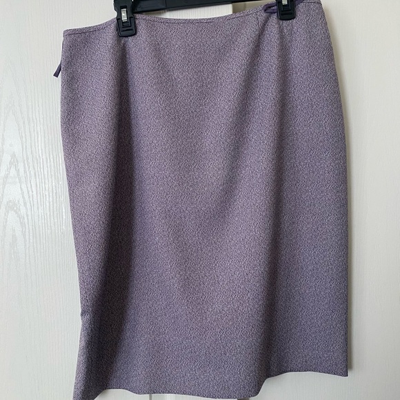 Le Suit Women's Lavender, Purple, white Blazer and Skirt Set - Picture 7 of 9